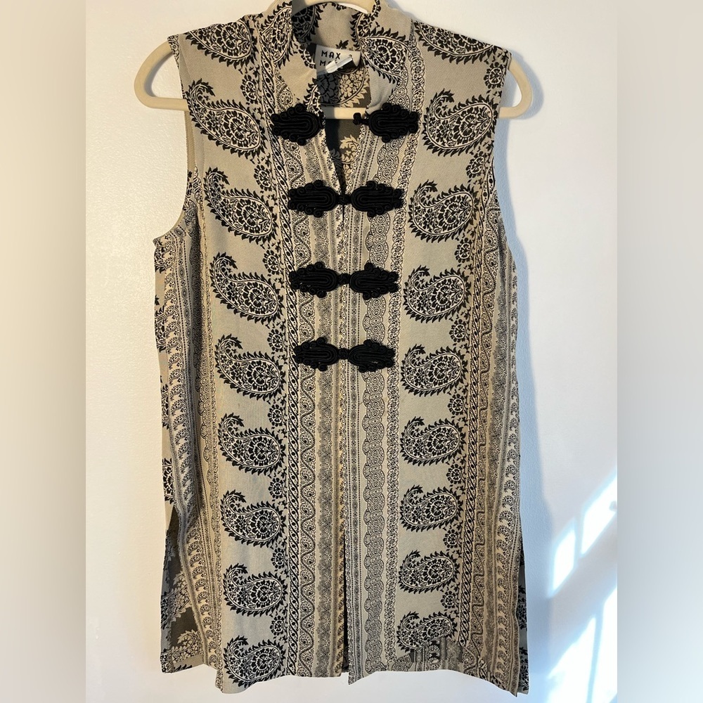 Max & Mabel short sleeve blouse with embellished closures